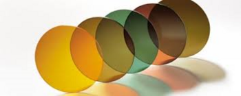 Welke kleur zonneglazen passen het best in mijn overzet zonnebril?